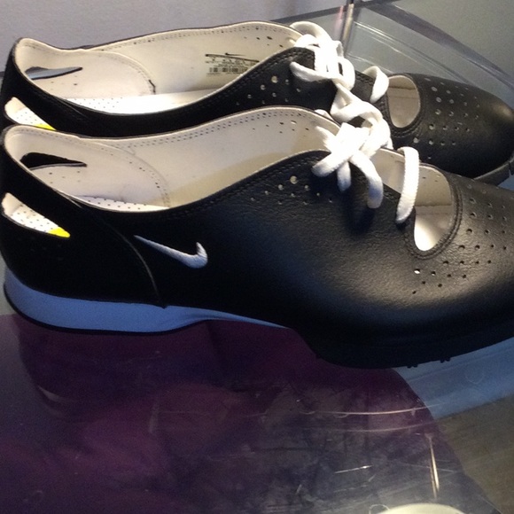 Nike - Picture 3 of 7